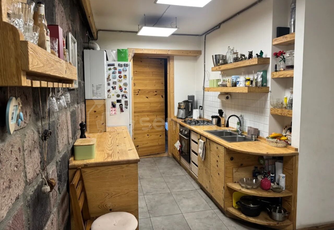 2 Սենյականոց Բնակարան Քարե Շենքում, 56քմ, 3/6 հարկ, Դիզայներական Վերանորոգված