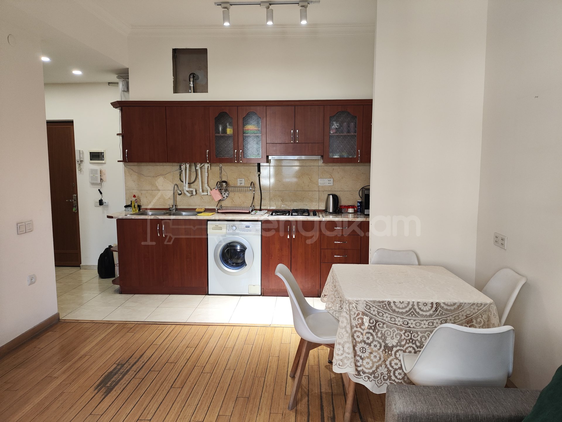 2 Սենյականոց Բնակարան, 57քմ, 8/13 հարկ, Կապիտալ Վերանորոգված, Կահավորված