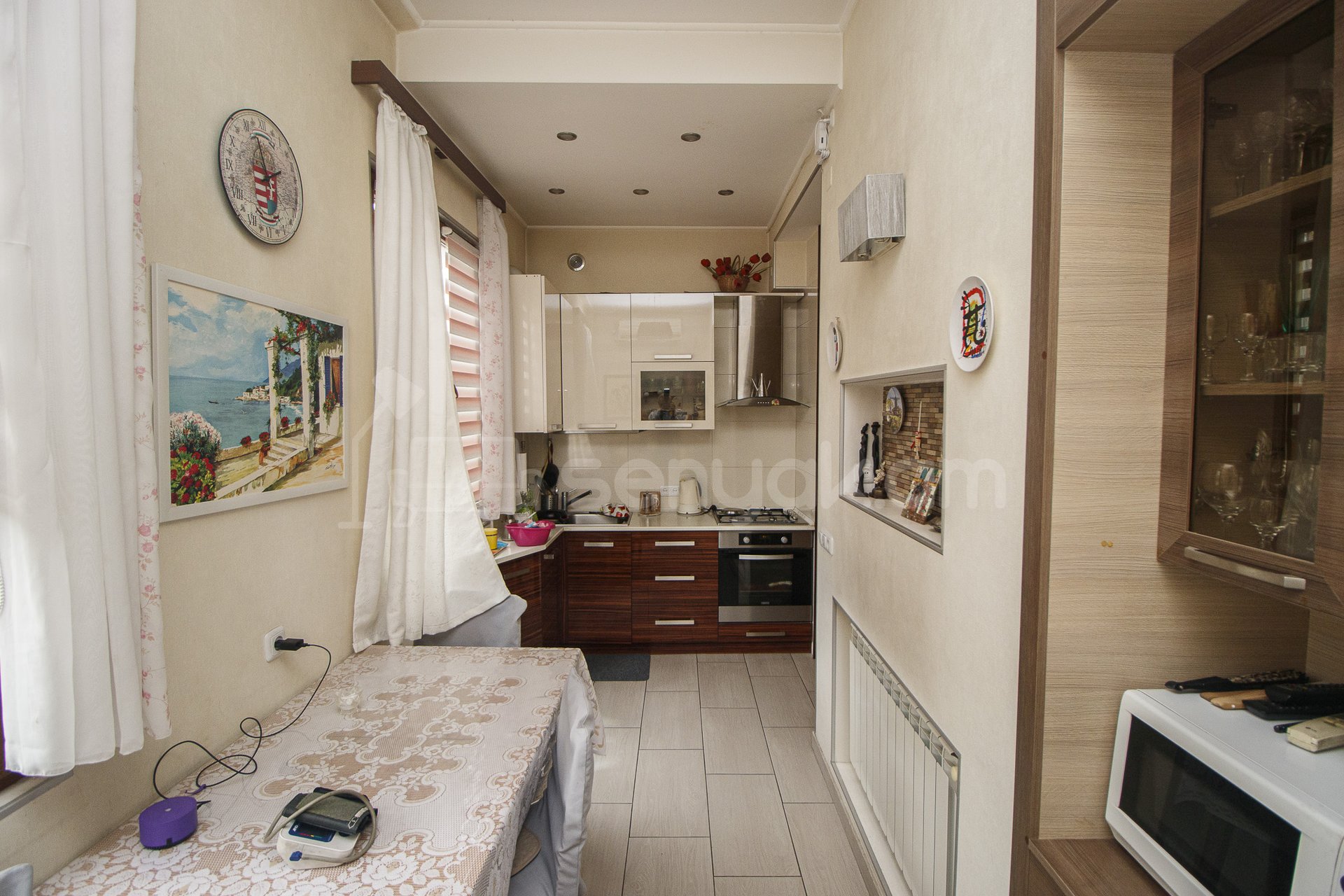 2 Սենյականոց Բնակարան Քարե Շենքում, 60քմ, 2/4 հարկ, Կապիտալ Վերանորոգված