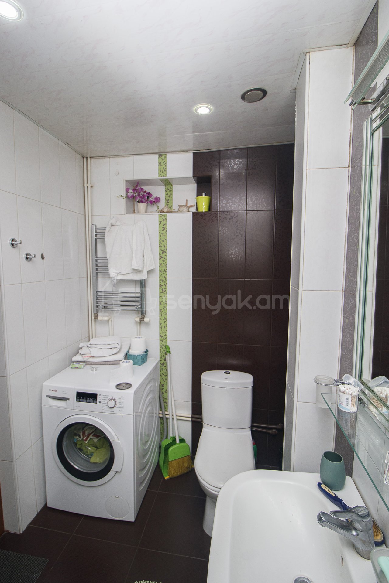 2 Սենյականոց Բնակարան Քարե Շենքում, 60քմ, 2/4 հարկ, Կապիտալ Վերանորոգված