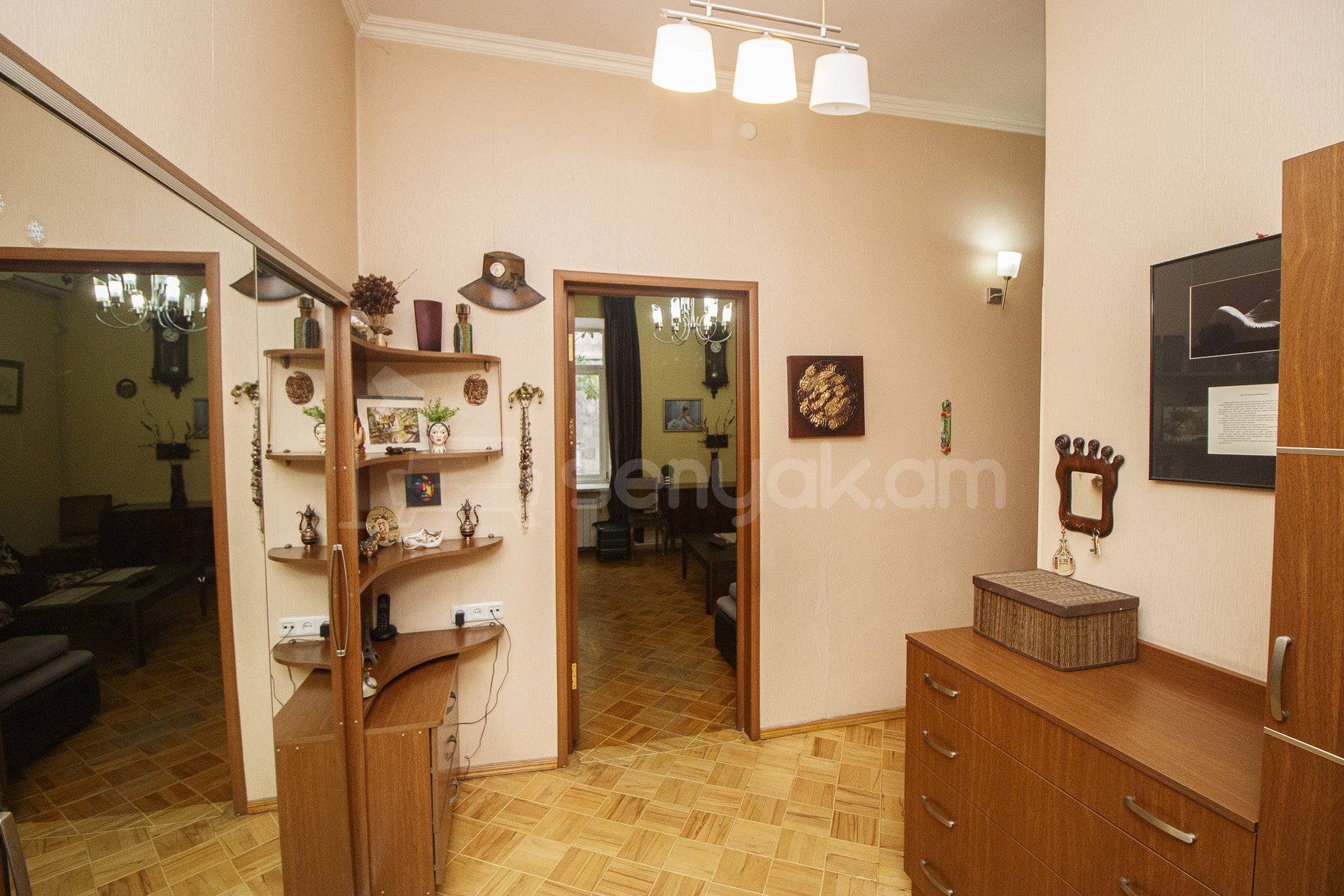 2 Սենյականոց Բնակարան Քարե Շենքում, 60քմ, 2/4 հարկ, Կապիտալ Վերանորոգված