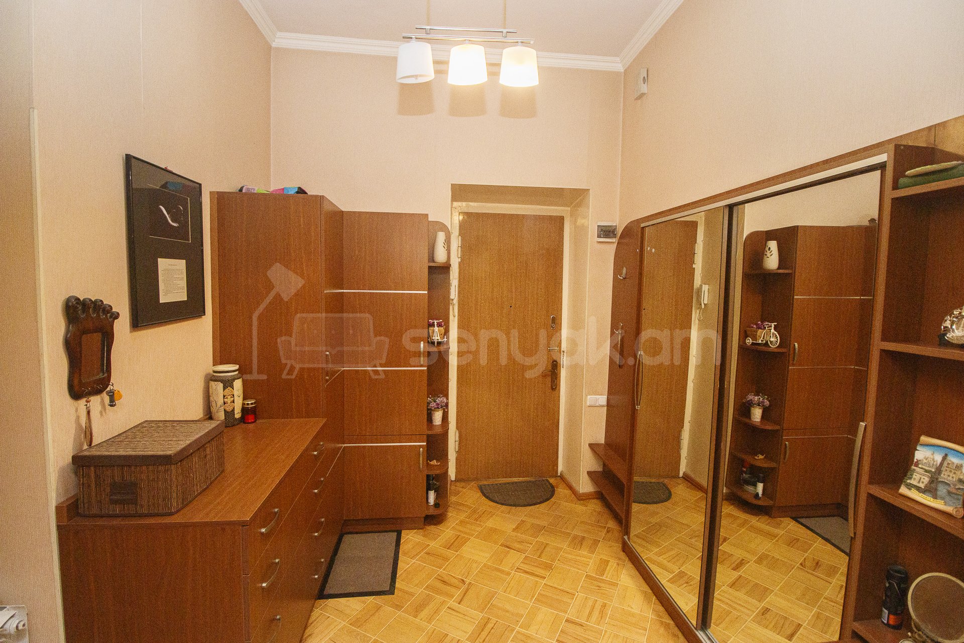 2 Սենյականոց Բնակարան Քարե Շենքում, 60քմ, 2/4 հարկ, Կապիտալ Վերանորոգված