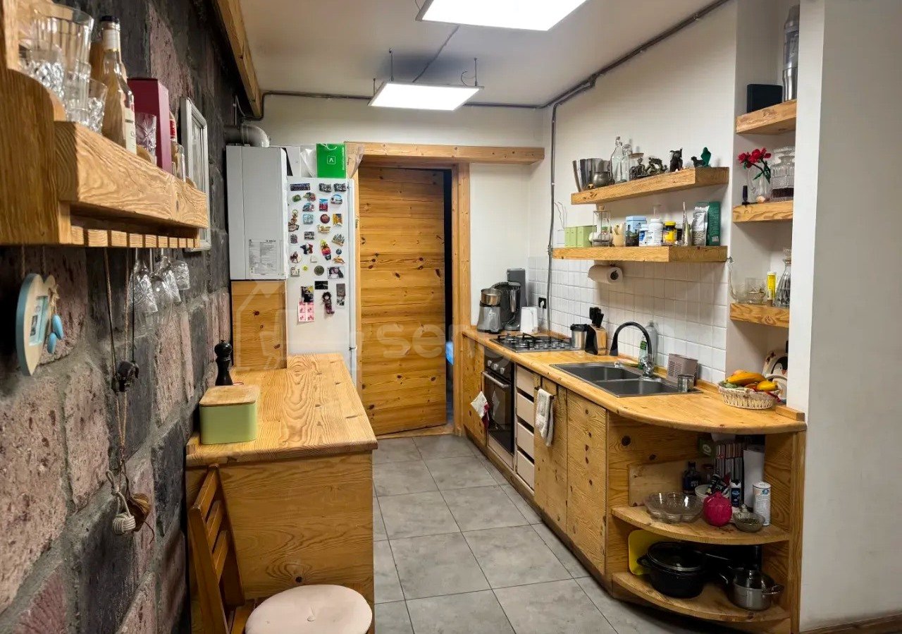 2 Սենյականոց Բնակարան Քարե Շենքում, 60քմ, 3/6 հարկ, Դիզայներական Վերանորոգված