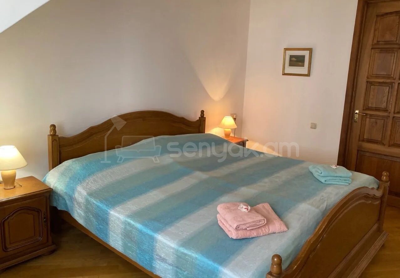 4 Սենյականոց Բնակարան Քարե Շենքում, 241քմ, 4/4 հարկ, Կապիտալ Վերանորոգված