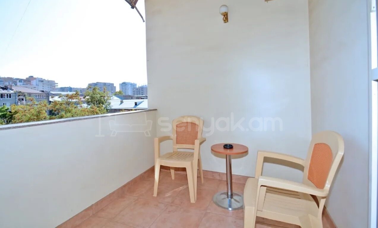 4 Սենյականոց Բնակարան Քարե Շենքում, 241քմ, 4/4 հարկ, Կապիտալ Վերանորոգված