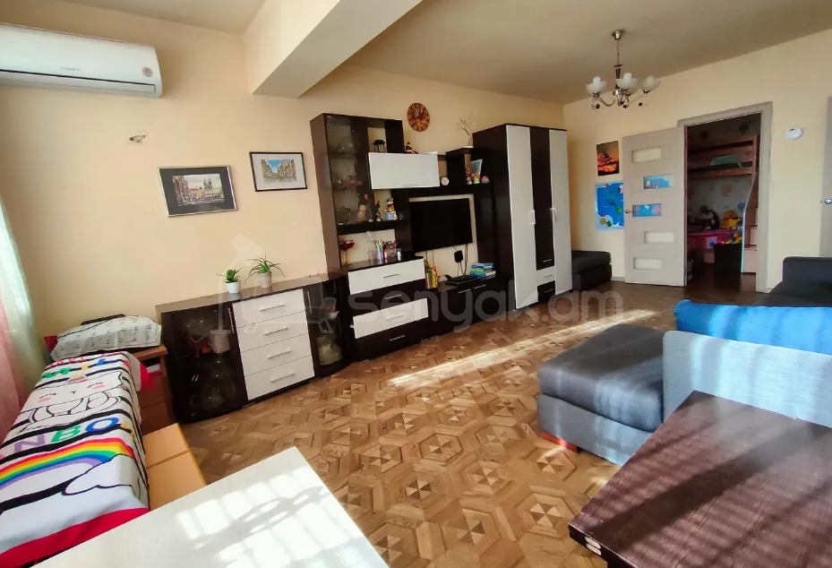 3 Սենյականոց Բնակարան Քարե Շենքում, 67քմ, 5/5 հարկ, Կապիտալ Վերանորոգված