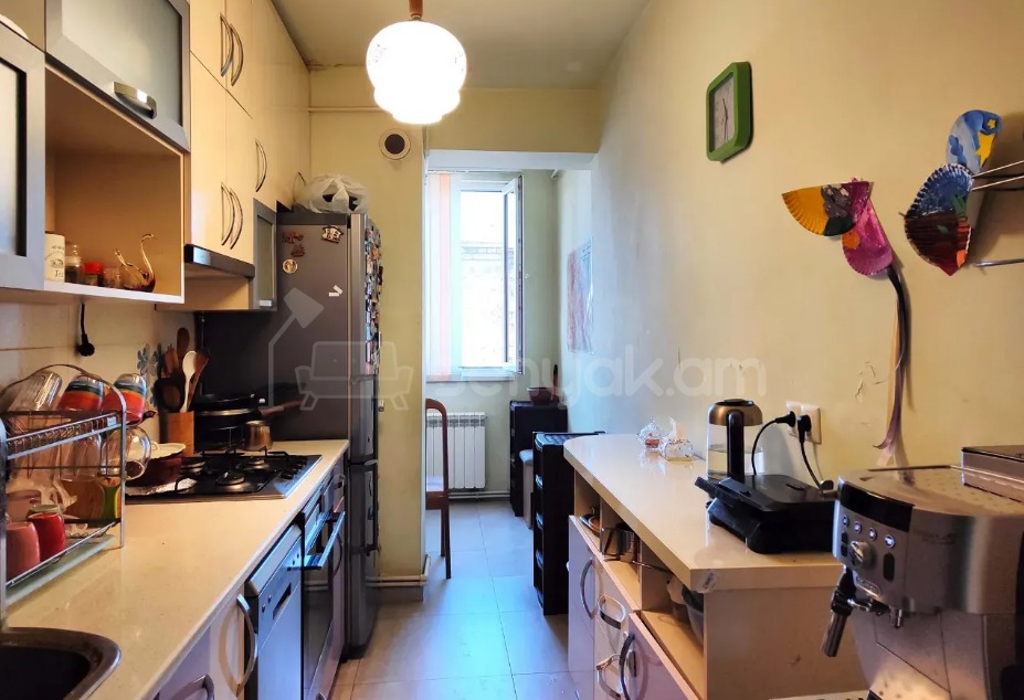 3 Սենյականոց Բնակարան Քարե Շենքում, 67քմ, 5/5 հարկ, Կապիտալ Վերանորոգված