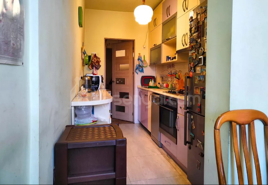 3 Սենյականոց Բնակարան Քարե Շենքում, 67քմ, 5/5 հարկ, Կապիտալ Վերանորոգված