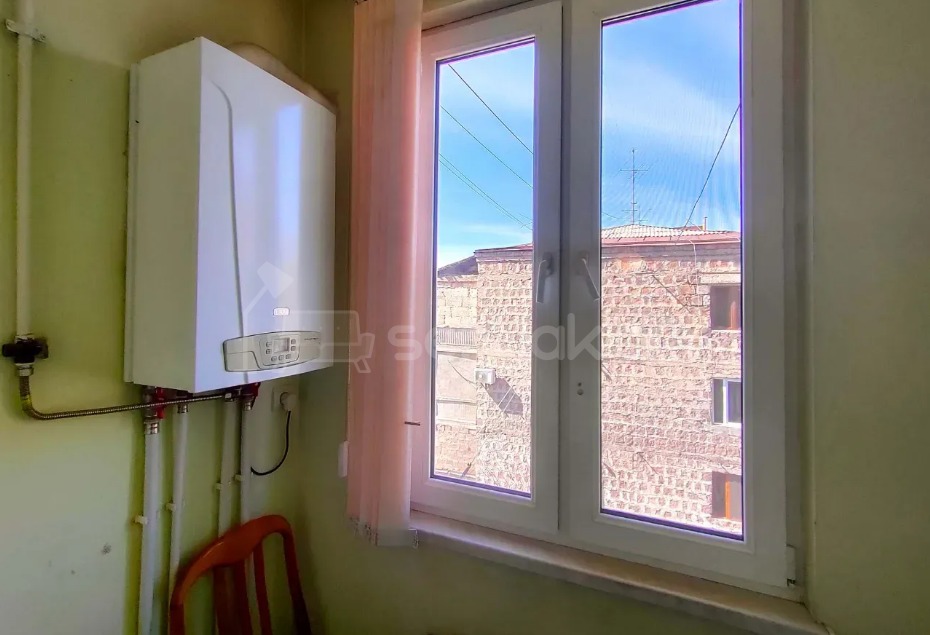 3 Սենյականոց Բնակարան Քարե Շենքում, 67քմ, 5/5 հարկ, Կապիտալ Վերանորոգված