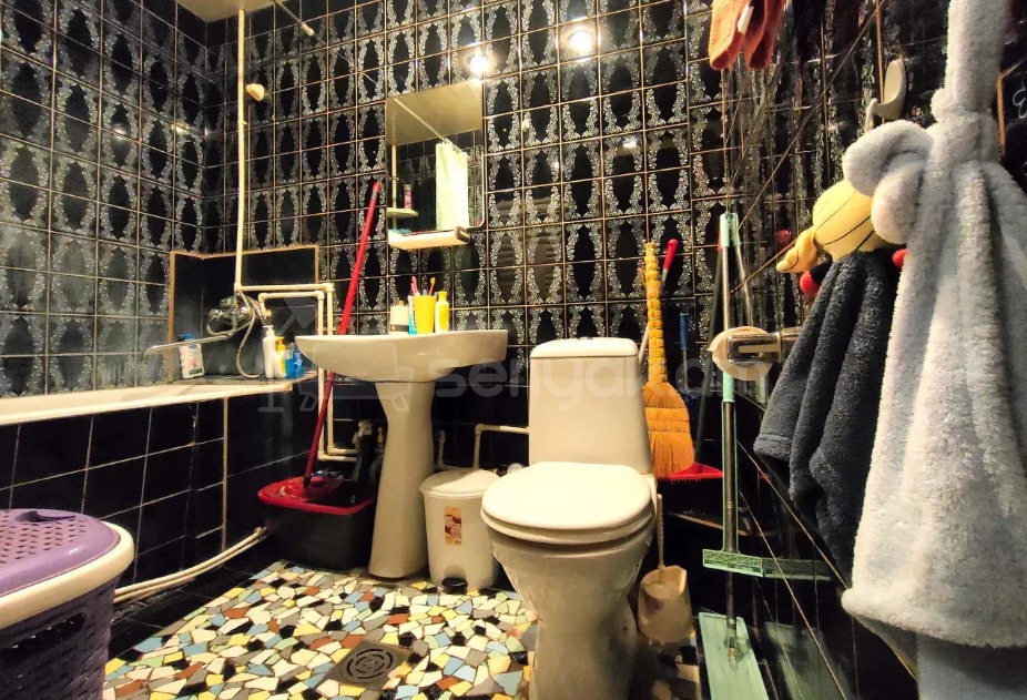 3 Սենյականոց Բնակարան Քարե Շենքում, 67քմ, 5/5 հարկ, Կապիտալ Վերանորոգված