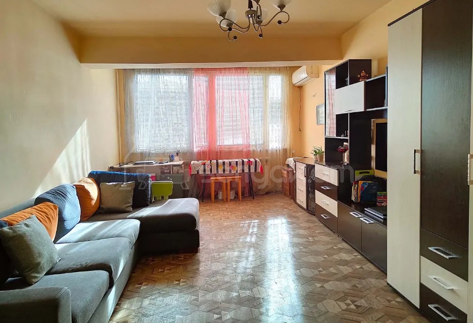 3 Սենյականոց Բնակարան Քարե Շենքում, 67քմ, 5/5 հարկ, Կապիտալ Վերանորոգված