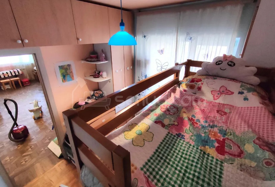 3 Սենյականոց Բնակարան Քարե Շենքում, 67քմ, 5/5 հարկ, Կապիտալ Վերանորոգված