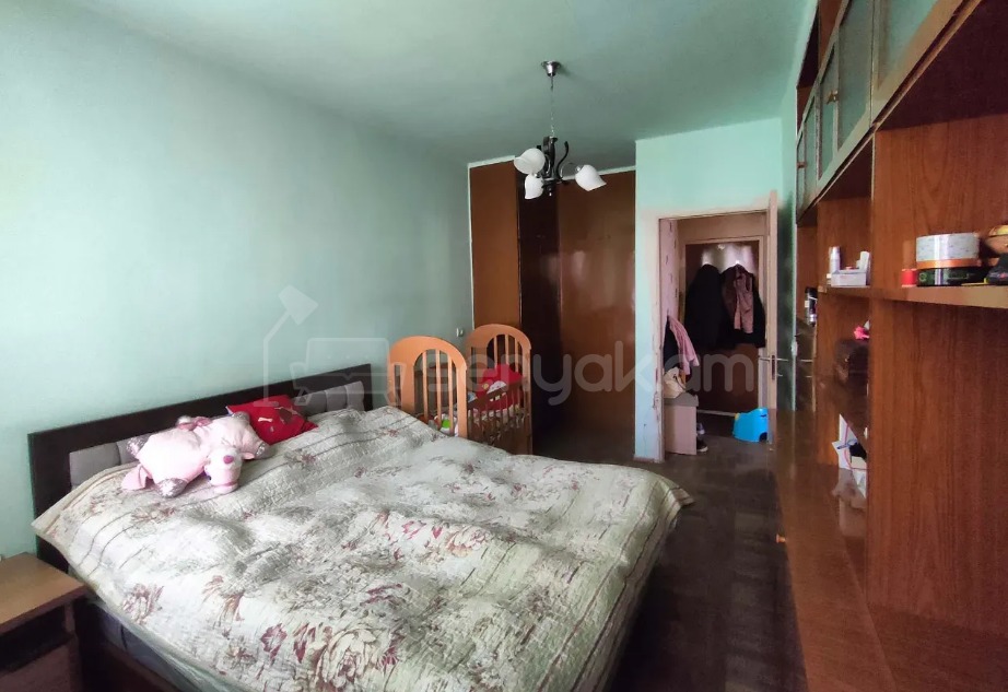 3 Սենյականոց Բնակարան Քարե Շենքում, 67քմ, 5/5 հարկ, Կապիտալ Վերանորոգված