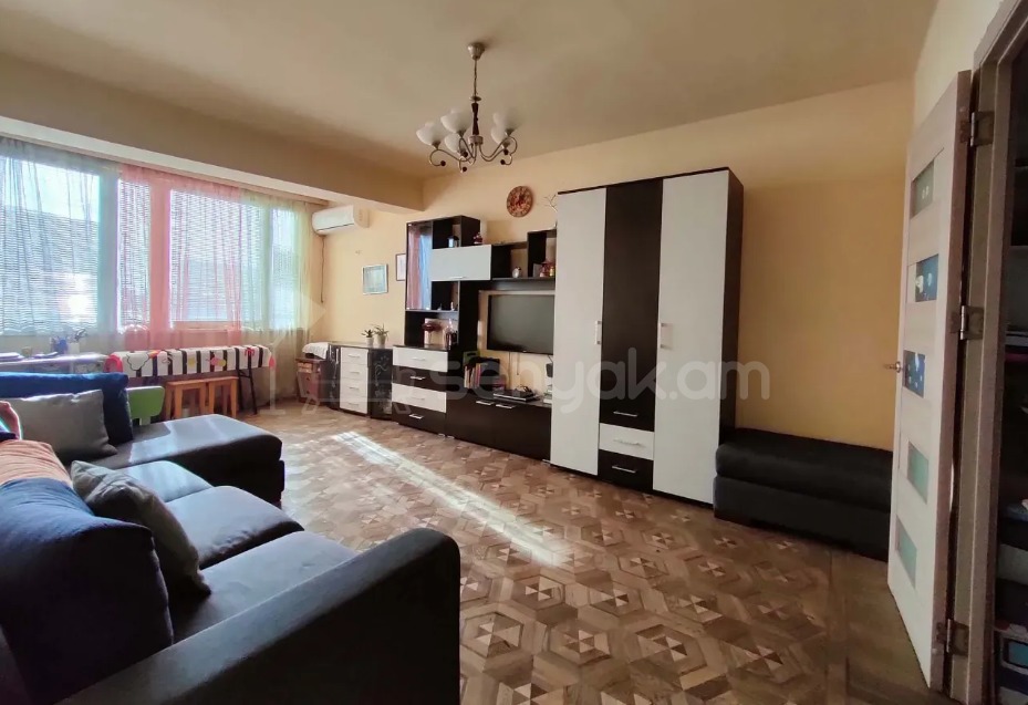 3 Սենյականոց Բնակարան Քարե Շենքում, 67քմ, 5/5 հարկ, Կապիտալ Վերանորոգված