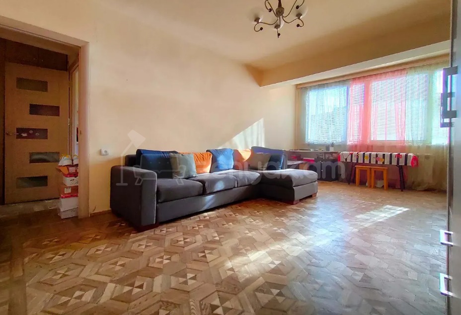 3 Սենյականոց Բնակարան Քարե Շենքում, 67քմ, 5/5 հարկ, Կապիտալ Վերանորոգված