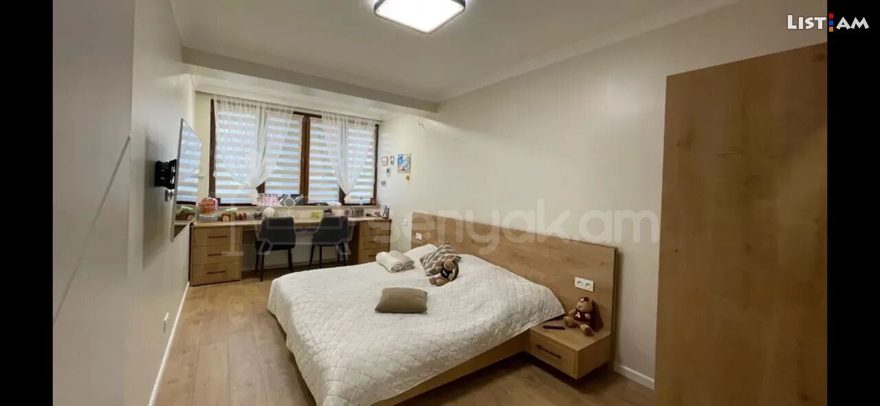 3 Սենյականոց Բնակարան Քարե Շենքում, 115քմ, 4/5 հարկ, Դիզայներական Վերանորոգված