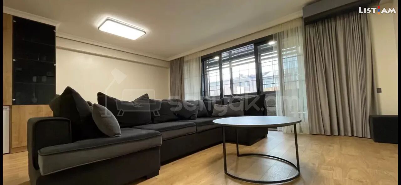 3 Սենյականոց Բնակարան Քարե Շենքում, 115քմ, 4/5 հարկ, Դիզայներական Վերանորոգված