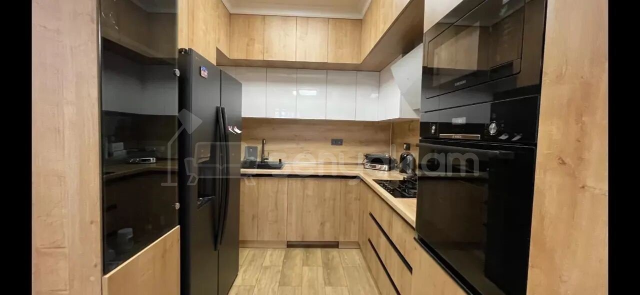 3 Սենյականոց Բնակարան Քարե Շենքում, 115քմ, 4/5 հարկ, Դիզայներական Վերանորոգված