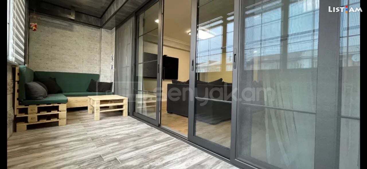 3 Սենյականոց Բնակարան Քարե Շենքում, 115քմ, 4/5 հարկ, Դիզայներական Վերանորոգված