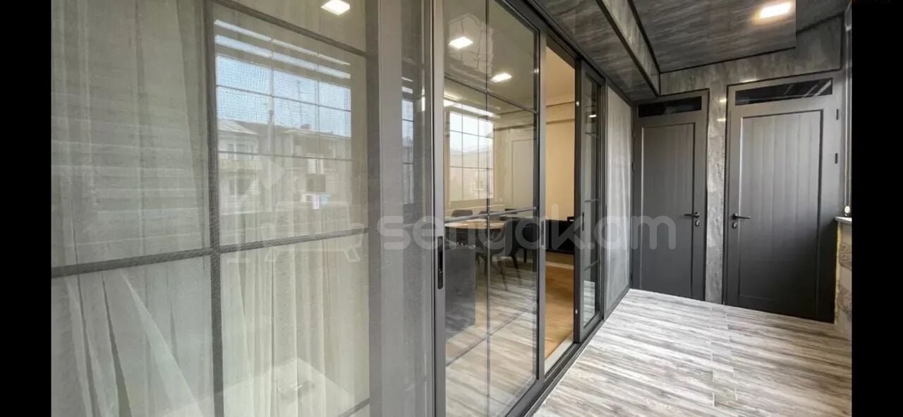 3 Սենյականոց Բնակարան Քարե Շենքում, 115քմ, 4/5 հարկ, Դիզայներական Վերանորոգված