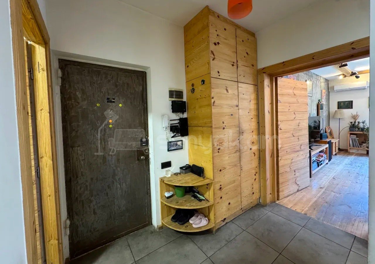 2 Սենյականոց Բնակարան Քարե Շենքում, 60քմ, 3/6 հարկ, Կապիտալ Վերանորոգված