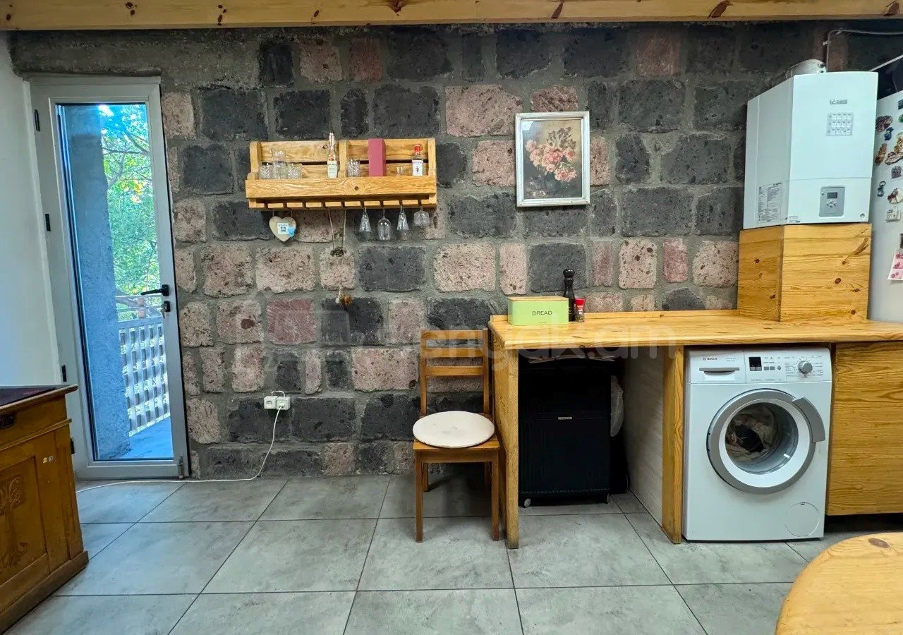 2 Սենյականոց Բնակարան Քարե Շենքում, 60քմ, 3/6 հարկ, Կապիտալ Վերանորոգված