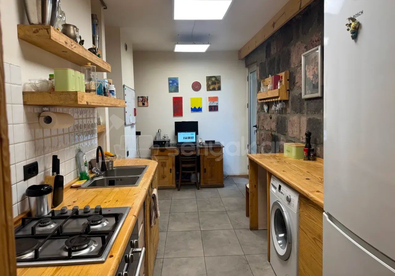 2 Սենյականոց Բնակարան Քարե Շենքում, 60քմ, 3/6 հարկ, Կապիտալ Վերանորոգված