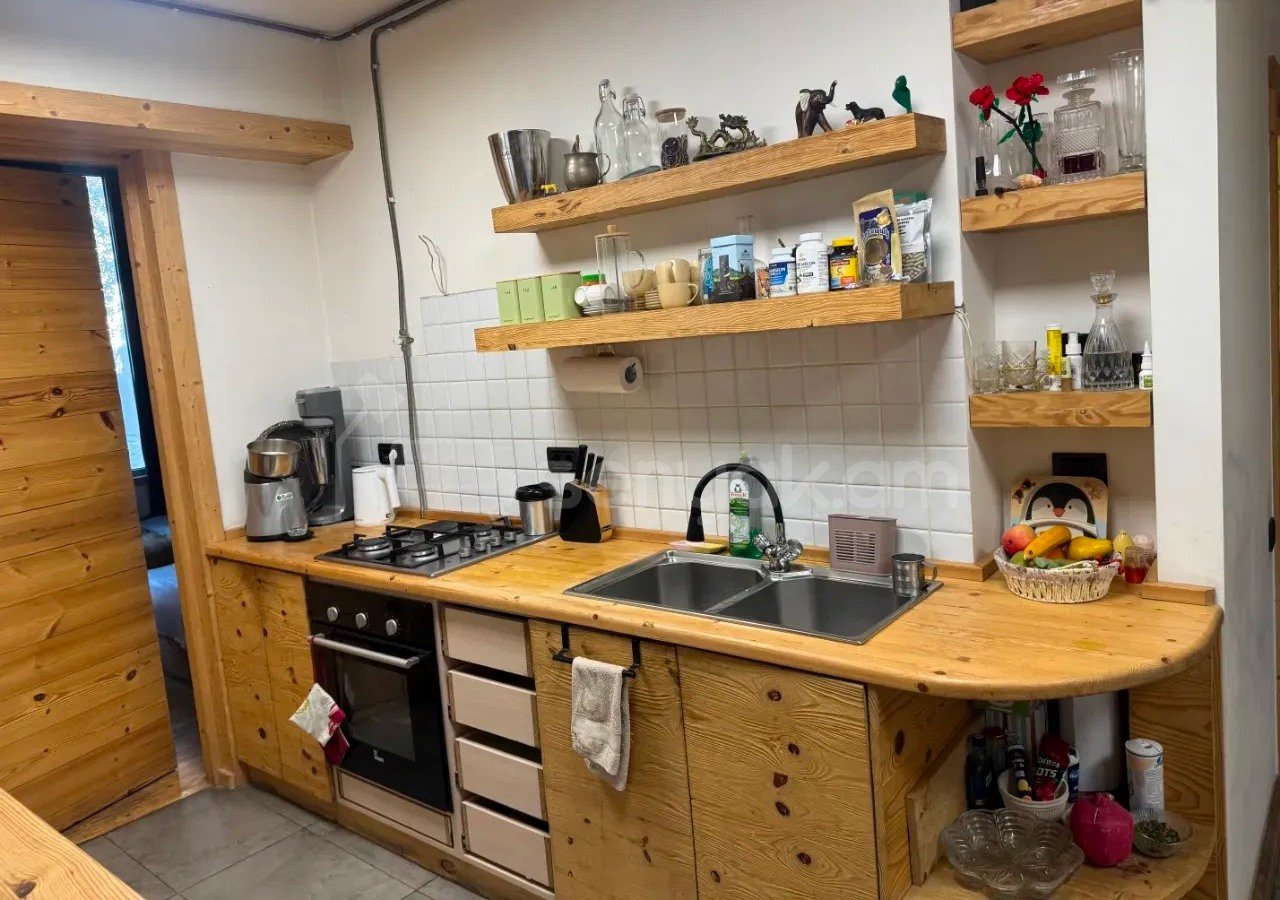 2 Սենյականոց Բնակարան Քարե Շենքում, 60քմ, 3/6 հարկ, Կապիտալ Վերանորոգված