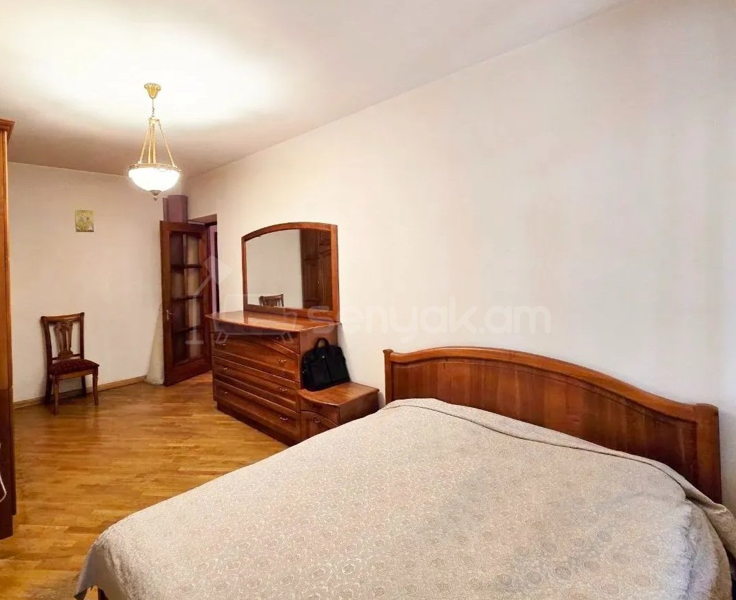 4 Սենյականոց Բնակարան Քարե Շենքում, 96քմ, 2/5 հարկ, Կապիտալ Վերանորոգված