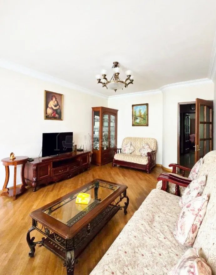 4 Սենյականոց Բնակարան Քարե Շենքում, 96քմ, 2/5 հարկ, Կապիտալ Վերանորոգված