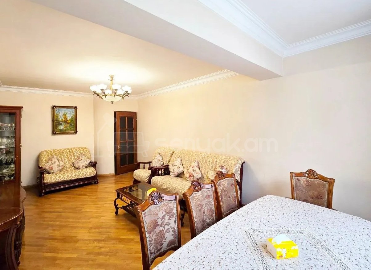 4 Սենյականոց Բնակարան Քարե Շենքում, 96քմ, 2/5 հարկ, Կապիտալ Վերանորոգված