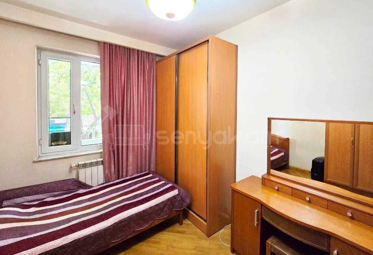 4 Սենյականոց Բնակարան Քարե Շենքում, 96քմ, 2/5 հարկ, Կապիտալ Վերանորոգված