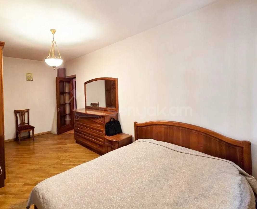 4 Սենյականոց Բնակարան Քարե Շենքում, 96քմ, 2/5 հարկ, Կապիտալ Վերանորոգված