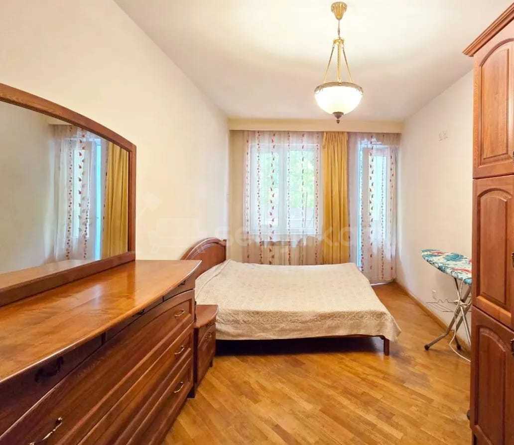 4 Սենյականոց Բնակարան Քարե Շենքում, 96քմ, 2/5 հարկ, Կապիտալ Վերանորոգված