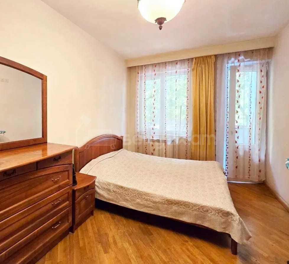 3 Սենյականոց Բնակարան Քարե Շենքում, 96քմ, 2/5 հարկ, Կապիտալ Վերանորոգված