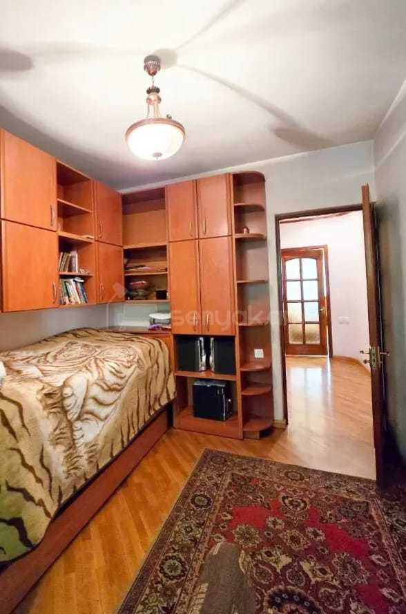 3 Սենյականոց Բնակարան Քարե Շենքում, 96քմ, 2/5 հարկ, Կապիտալ Վերանորոգված