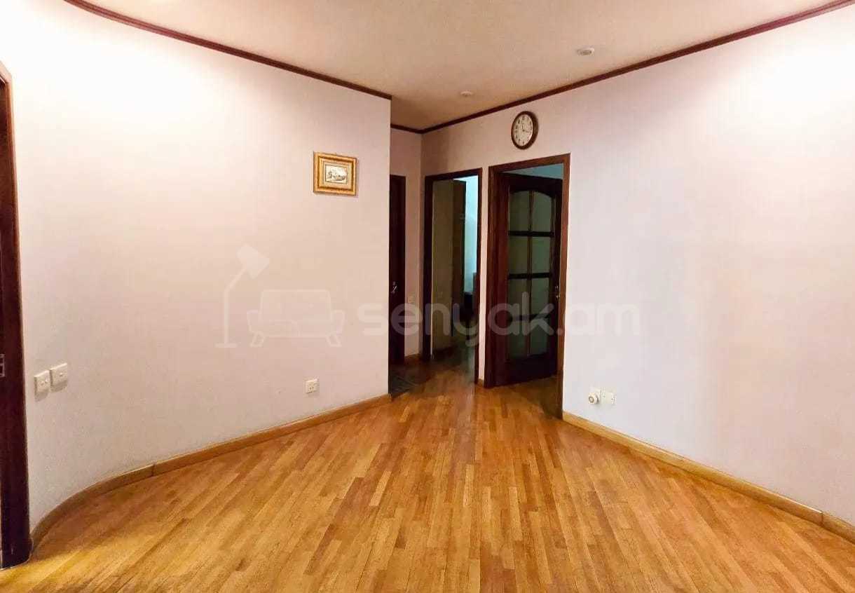 3 Սենյականոց Բնակարան Քարե Շենքում, 96քմ, 2/5 հարկ, Կապիտալ Վերանորոգված