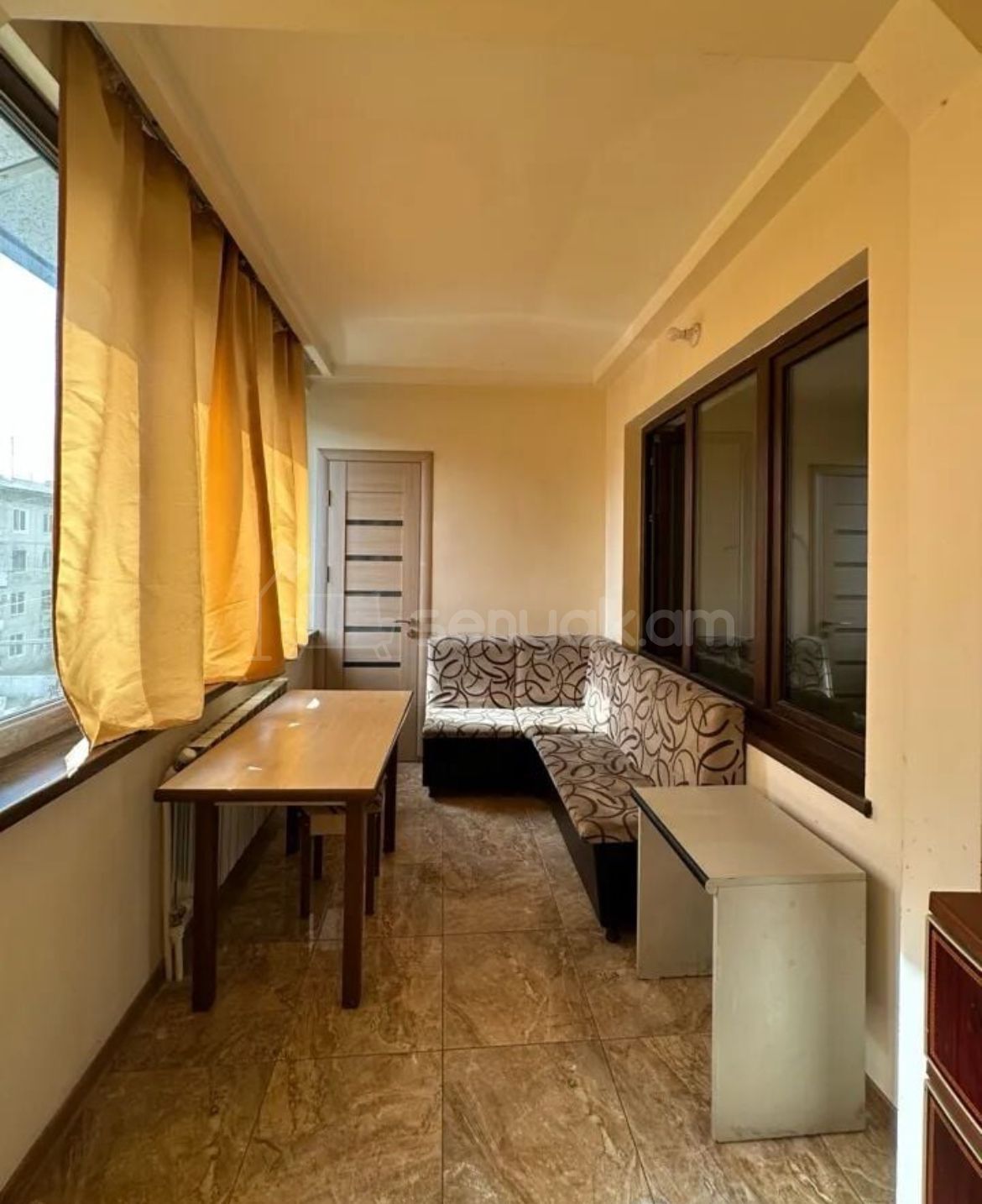 3 Սենյականոց Բնակարան Քարե Շենքում, 70քմ, 2/5 հարկ, Կապիտալ Վերանորոգված, Կահավորված