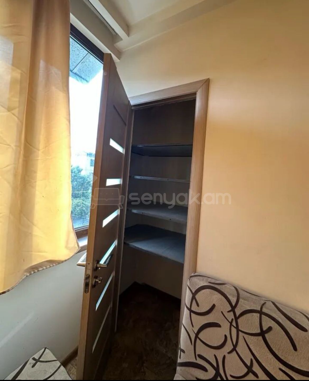 3 Սենյականոց Բնակարան Քարե Շենքում, 70քմ, 2/5 հարկ, Կապիտալ Վերանորոգված, Կահավորված