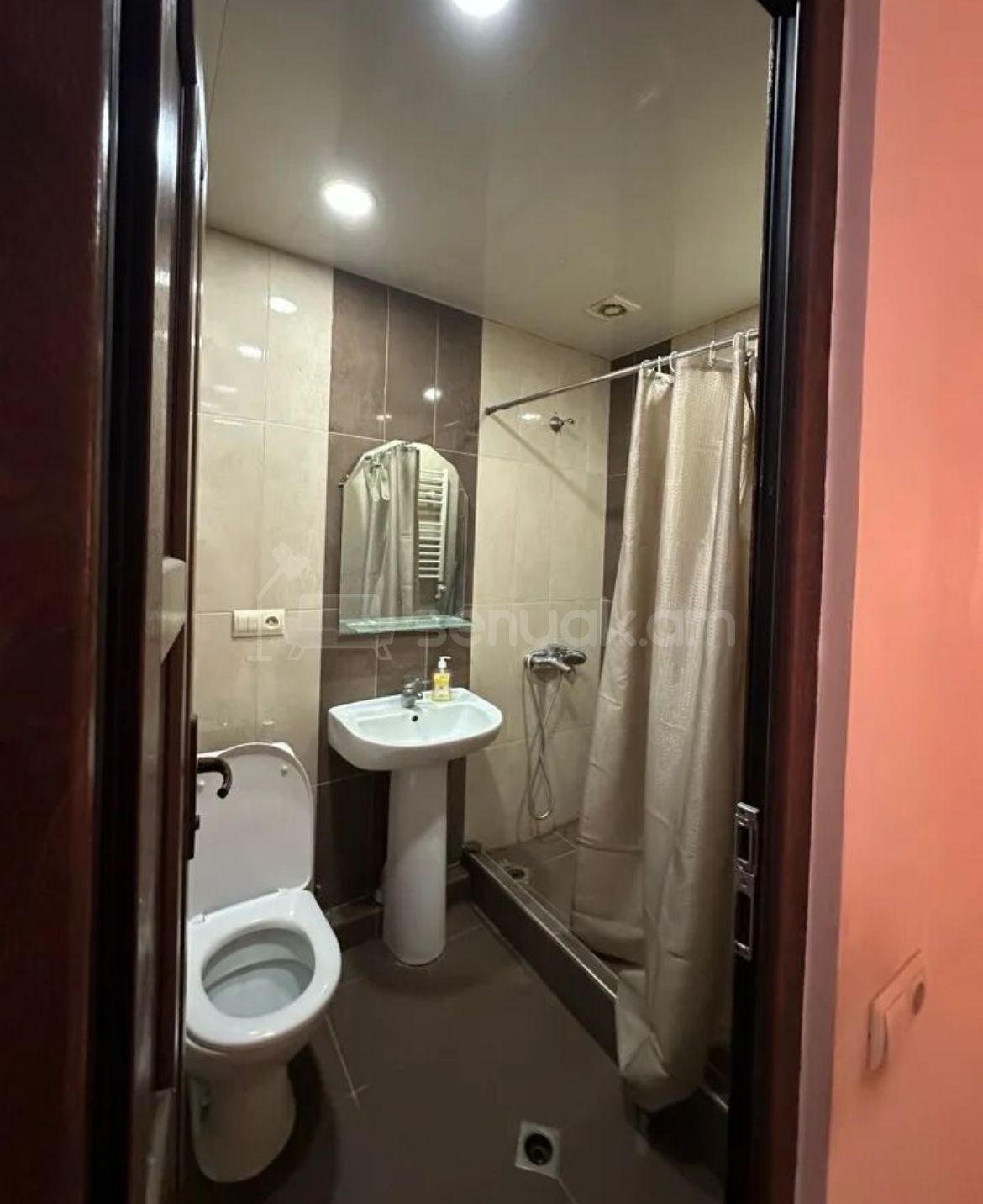 3 Սենյականոց Բնակարան Քարե Շենքում, 70քմ, 2/5 հարկ, Կապիտալ Վերանորոգված, Կահավորված