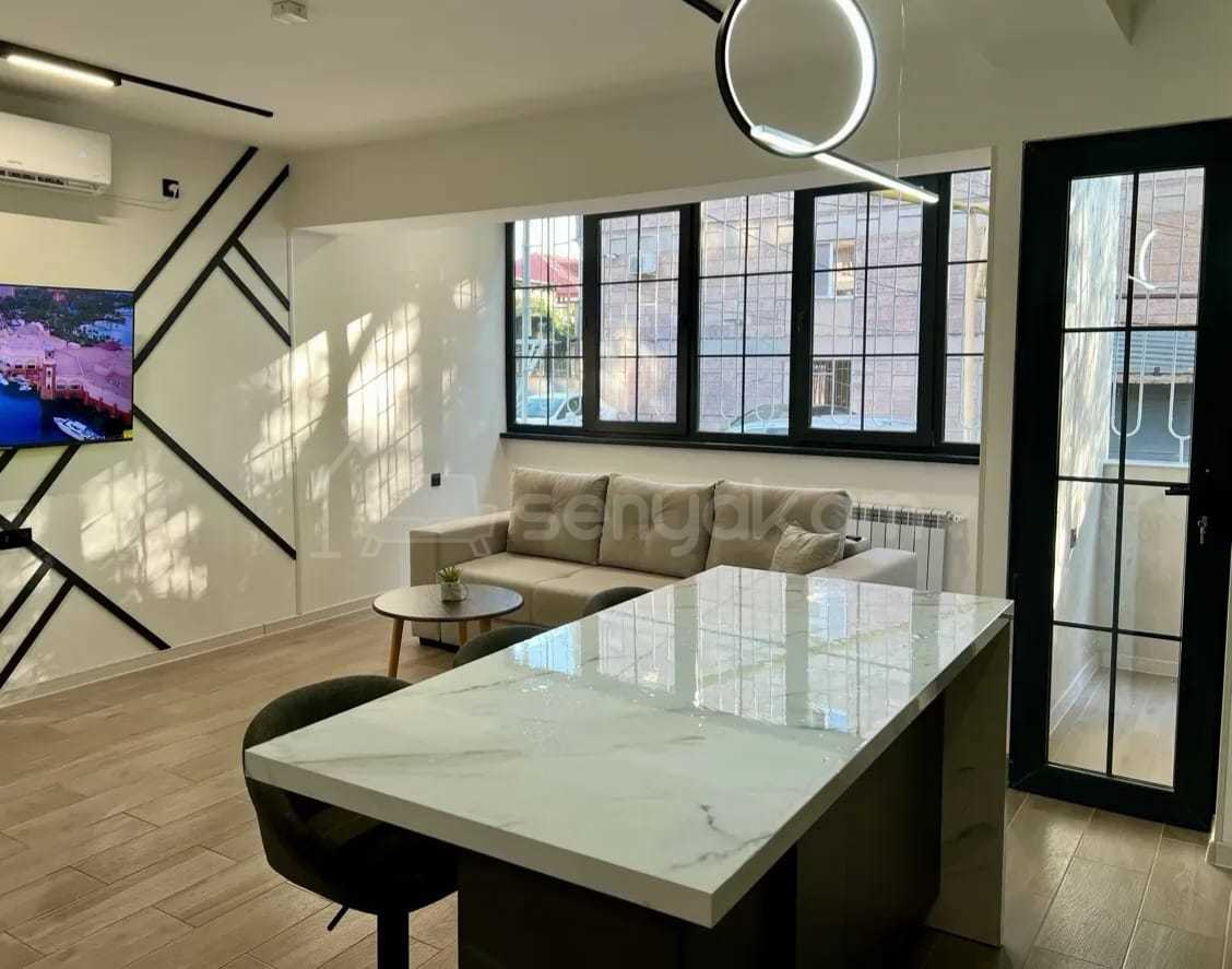 1 Սենյականոց Բնակարան Քարե Շենքում, 48քմ, 1/5 հարկ, Դիզայներական Վերանորոգված