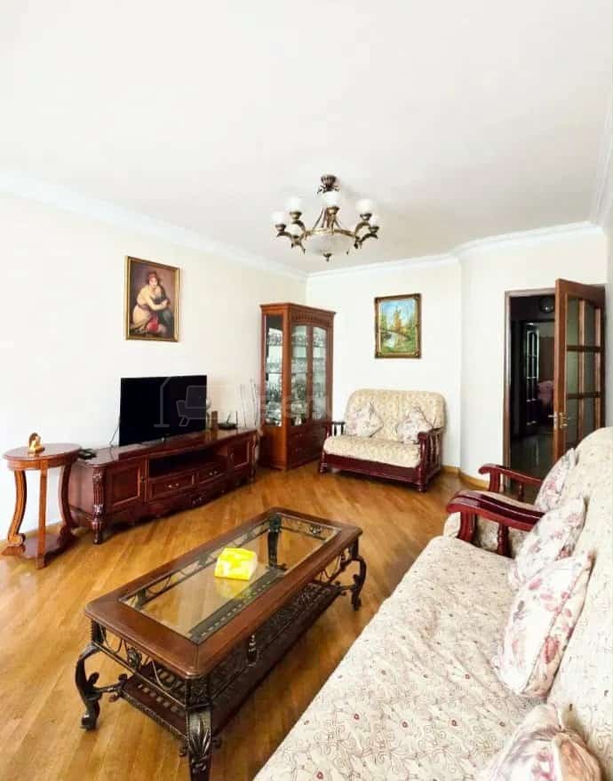 4 Սենյականոց Բնակարան Քարե Շենքում, 96քմ, 2/5 հարկ, Կապիտալ Վերանորոգված