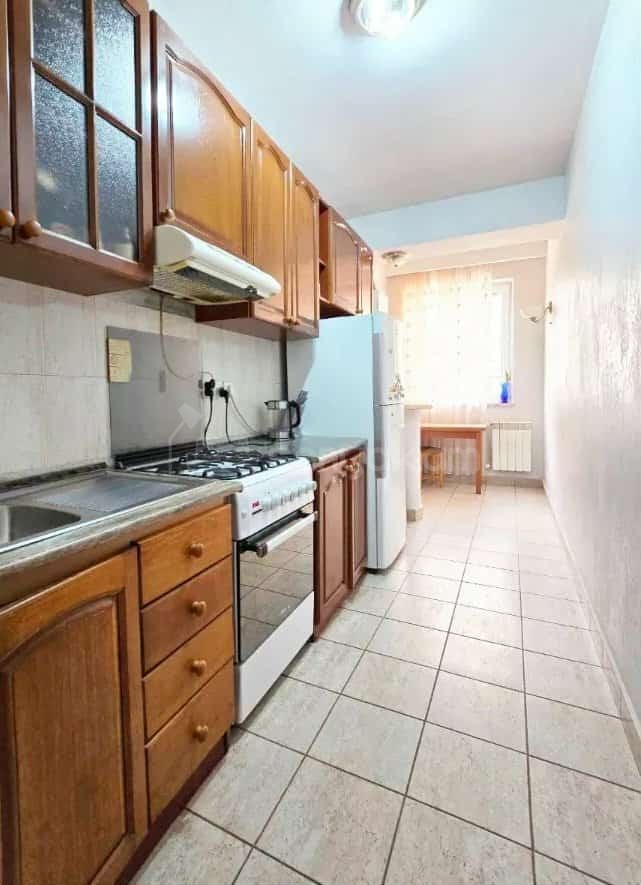 4 Սենյականոց Բնակարան Քարե Շենքում, 96քմ, 2/5 հարկ, Կապիտալ Վերանորոգված