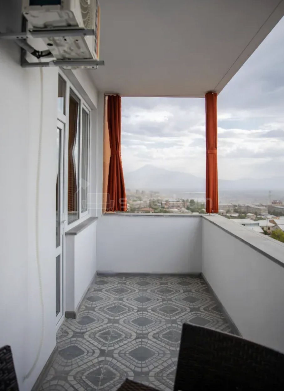 3 Սենյականոց Բնակարան, 65քմ, 2/11 հարկ, Դիզայներական Վերանորոգված, Կահավորված