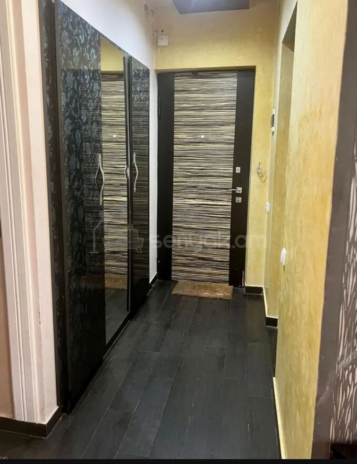 4 Սենյականոց Բնակարան Քարե Շենքում, 100քմ, 2/5 հարկ, Կապիտալ Վերանորոգված, Կահավորված, Արևկող