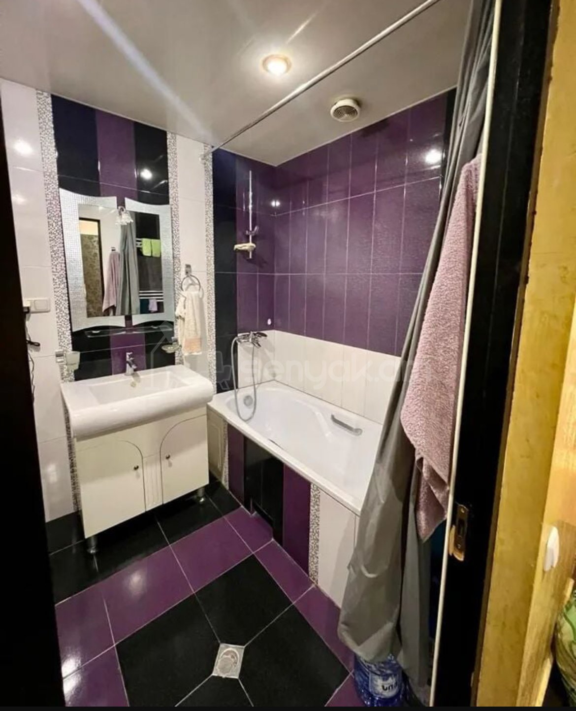 4 Սենյականոց Բնակարան Քարե Շենքում, 100քմ, 2/5 հարկ, Կապիտալ Վերանորոգված, Կահավորված, Արևկող