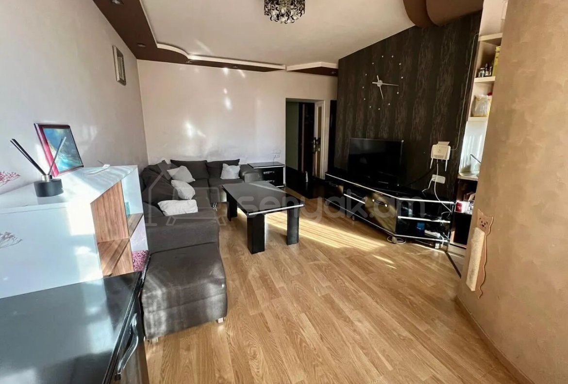 4 Սենյականոց Բնակարան Քարե Շենքում, 100քմ, 2/5 հարկ, Կապիտալ Վերանորոգված, Կահավորված, Արևկող