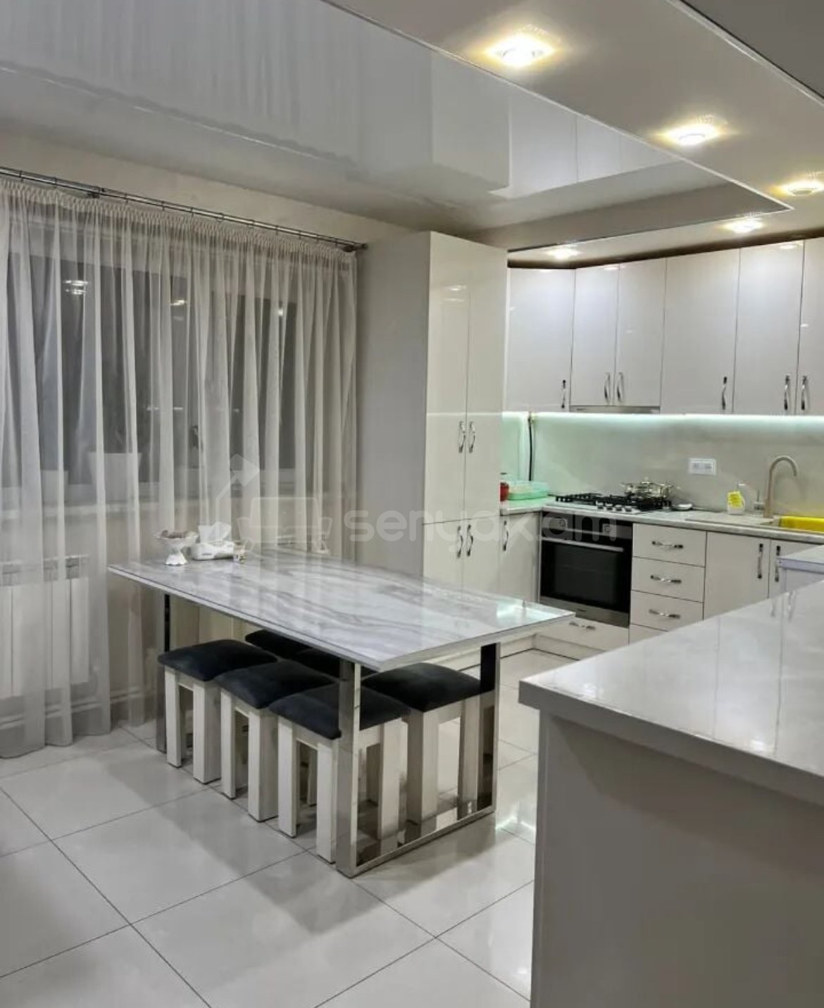 3 Սենյականոց Բնակարան Նորակառույց Քարե Շենքում, 85քմ, 2/3 հարկ, Կապիտալ Վերանորոգված