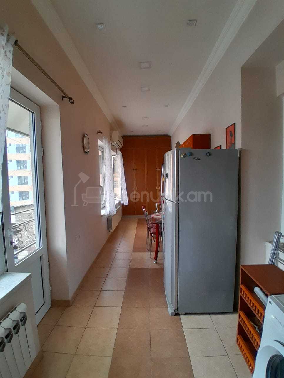 2 Սենյականոց Բնակարան Քարե Շենքում, 81քմ, 3/4 հարկ, Կապիտալ Վերանորոգված, Կահավորված