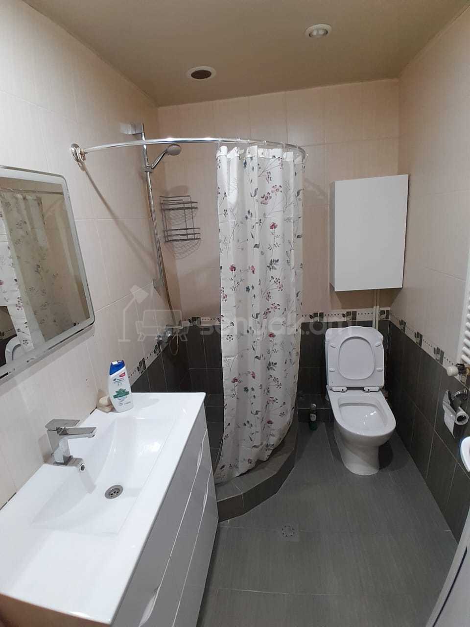 2 Սենյականոց Բնակարան Քարե Շենքում, 81քմ, 3/4 հարկ, Կապիտալ Վերանորոգված, Կահավորված